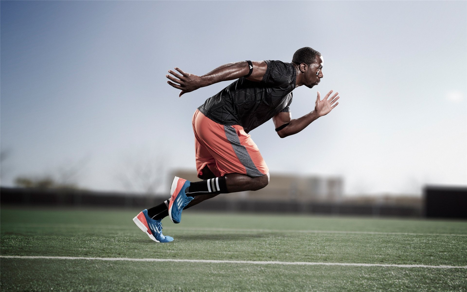 欧冠淘汰赛之夜，奥斯梅恩状态火热，那不勒斯的非洲雄狮如何撕裂防线